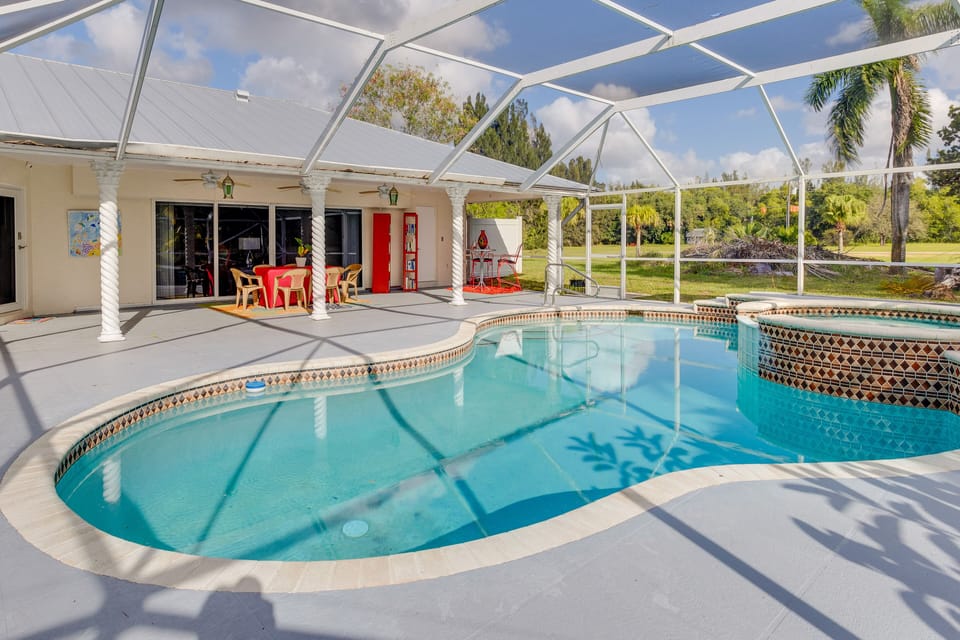 West Palm Beach Vacation Rental | 2BR | 1BA | 838 Sq Ft | Step-Free Entry