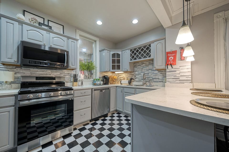 Counter dining area in the kitchen
