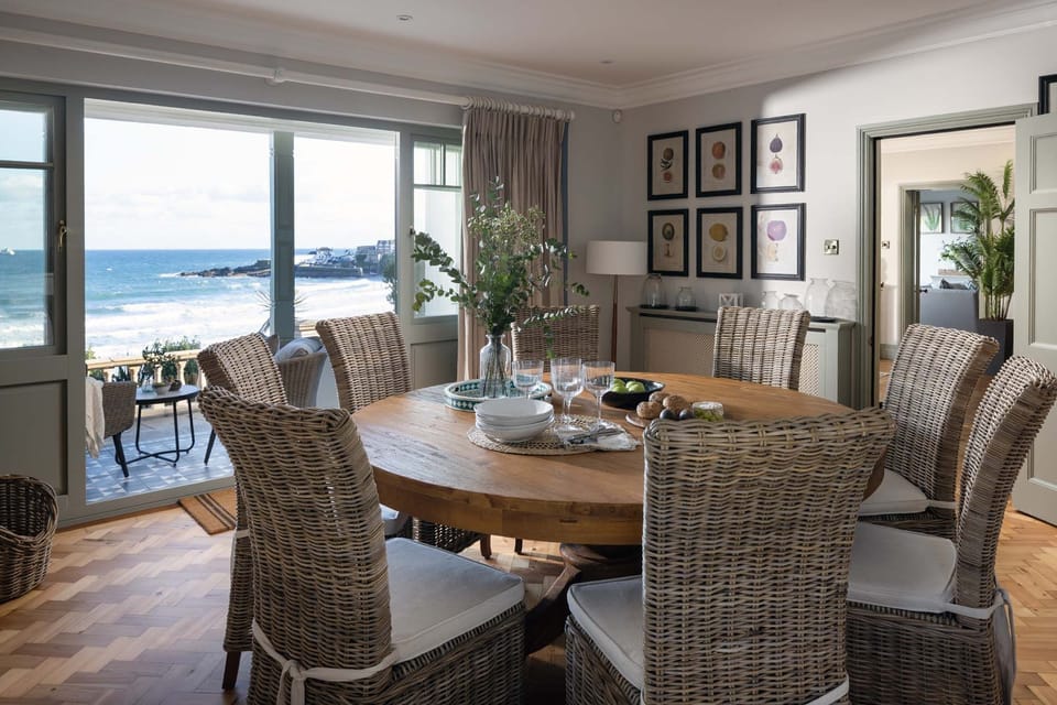 Dining room at The Croft, Coverack, Cornwall, self catering with Beach Retreats.