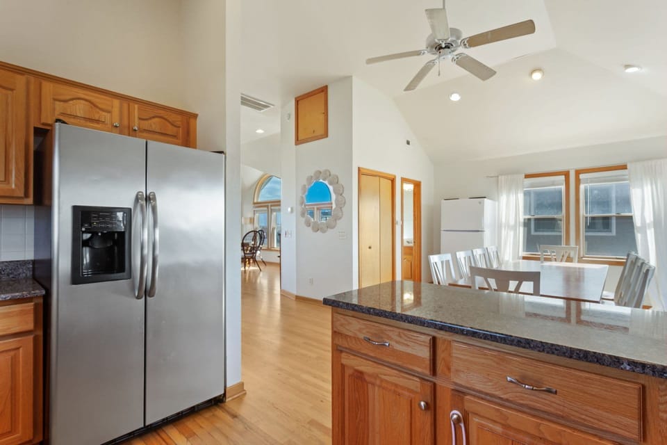 Prep or dine at the Kitchen's Breakfast Bar with additional seating.
