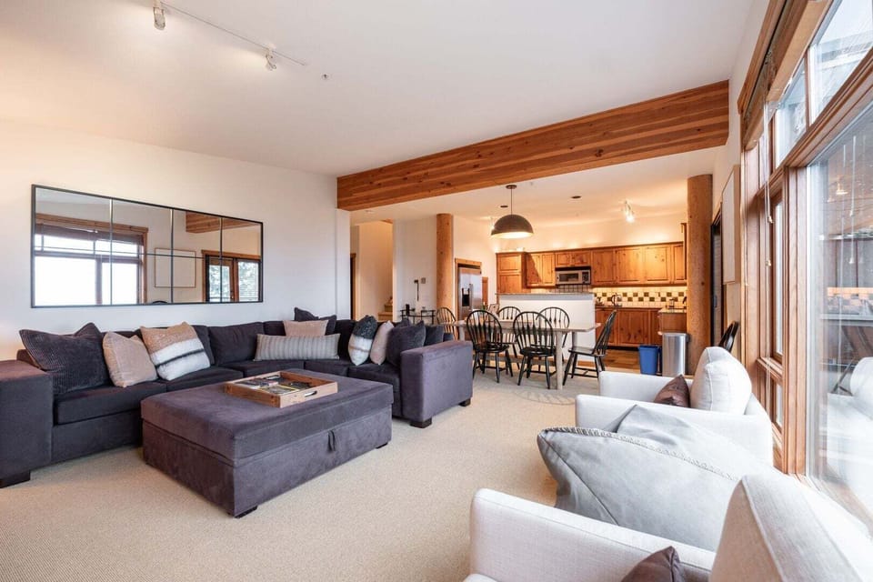 Living area: Smart/Apple TV