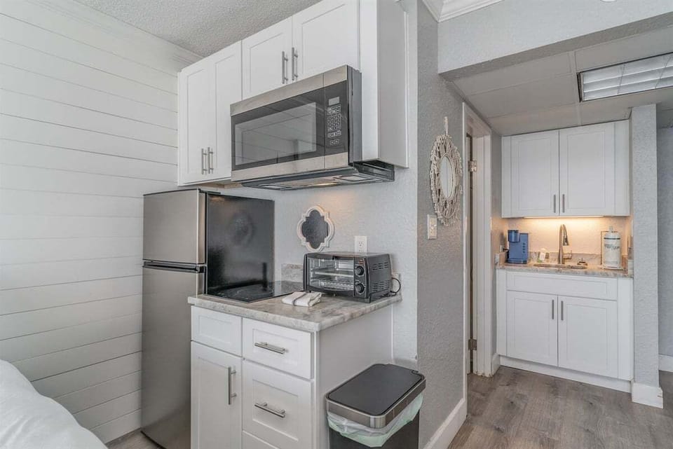 Whip up your favorite snacks or even a light meal in the kitchenette.