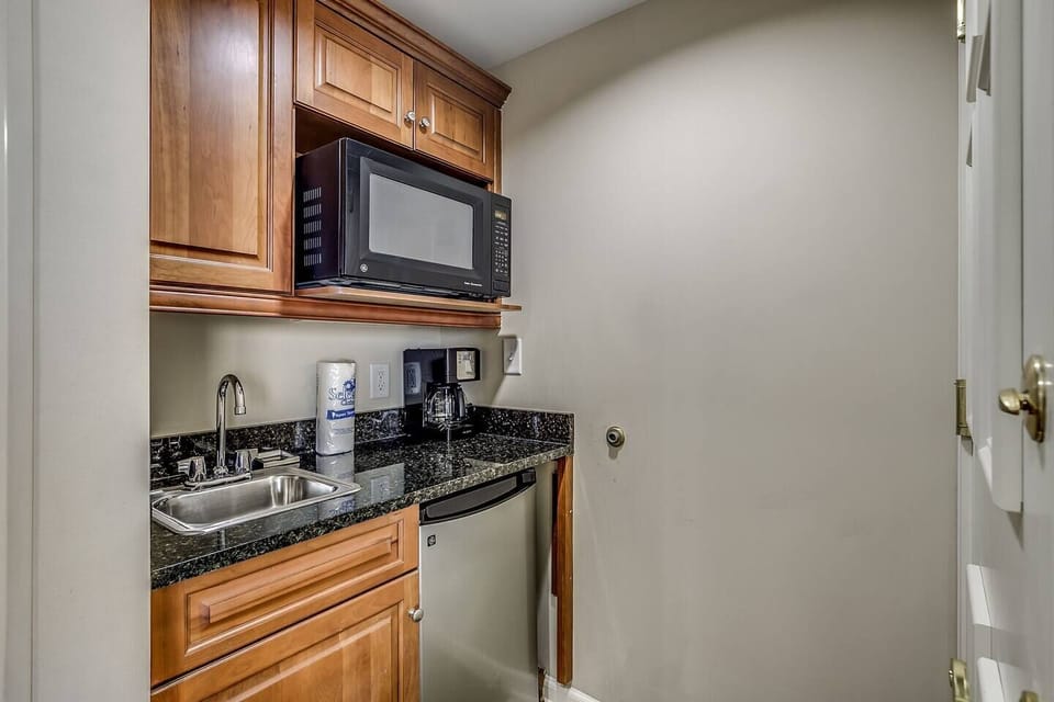 2nd master kitchenette