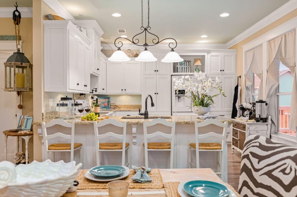 Unwind and enjoy delicious meals in a dining area crafted fun