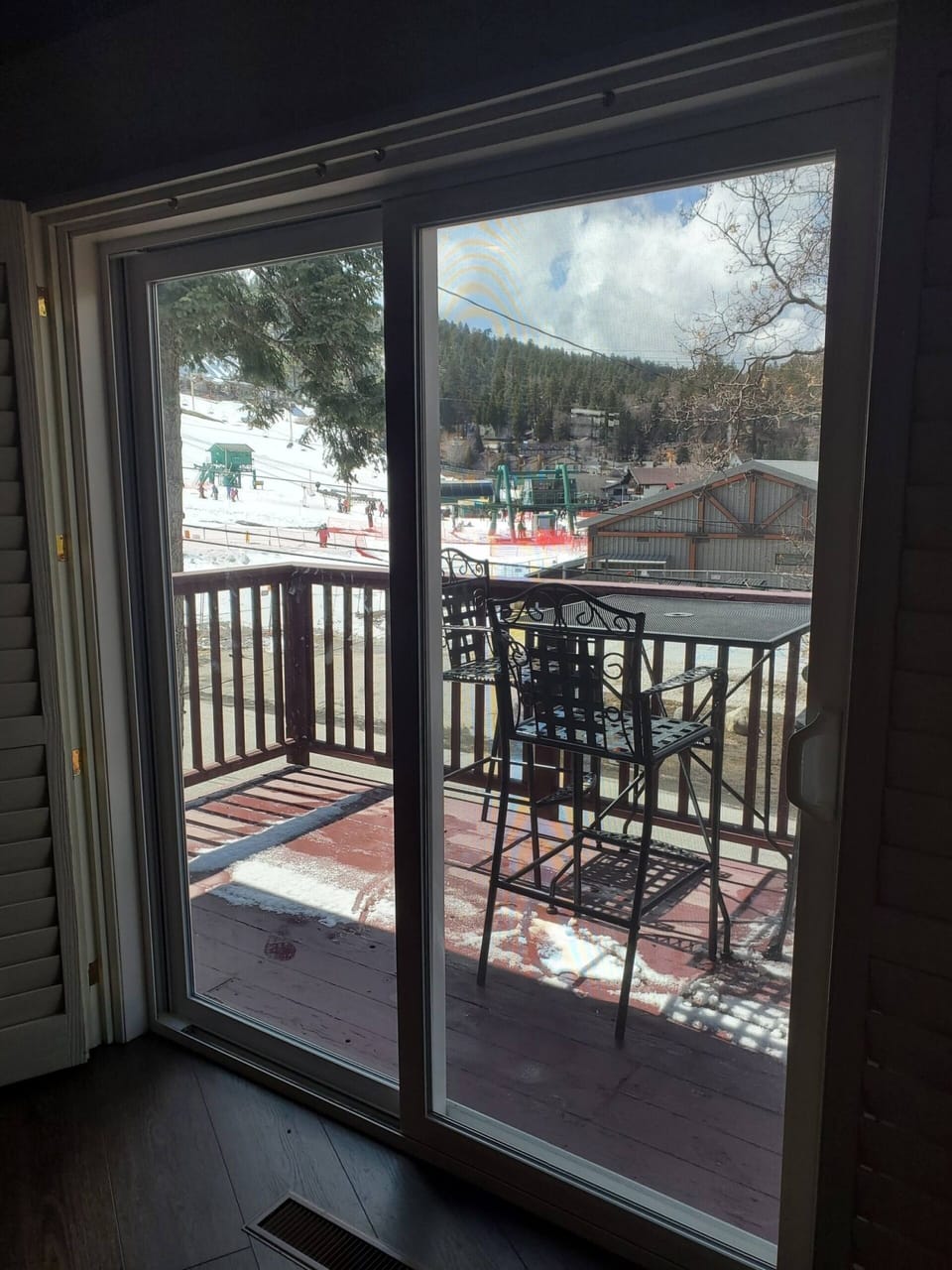 Bedroom Ski Run Views and Bear Mountain Ski School Lodge!
