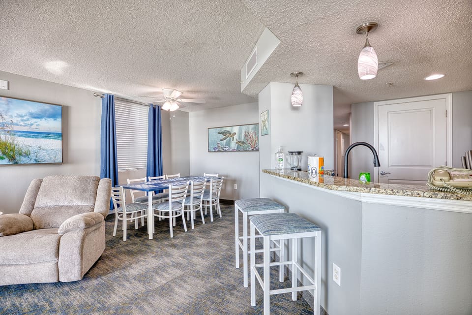 Kitchen & Dining Room Area