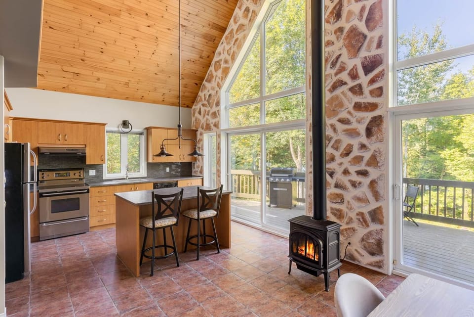Kitchen, dining room