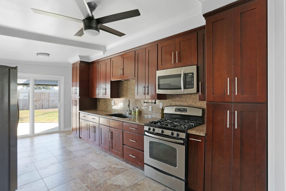 Spacious Kitchen (2)