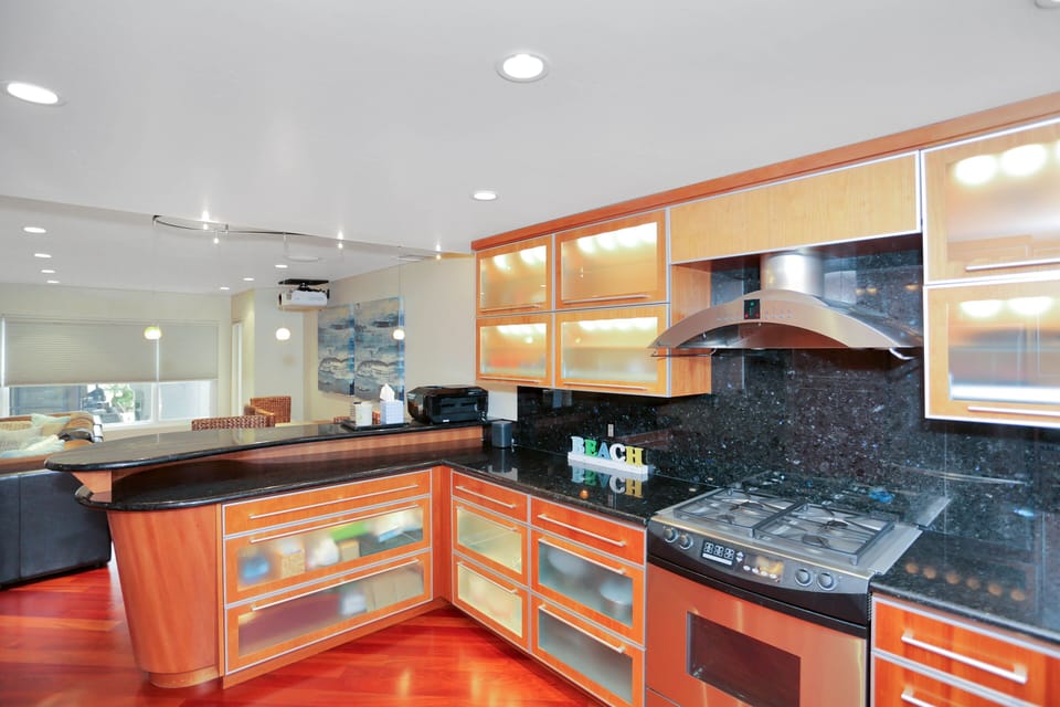 Modern Kitchen (1)
