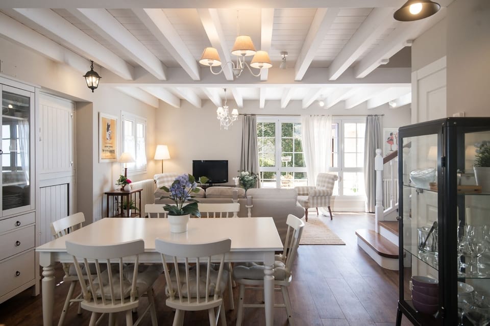 Living room,Floor plan,Dining area