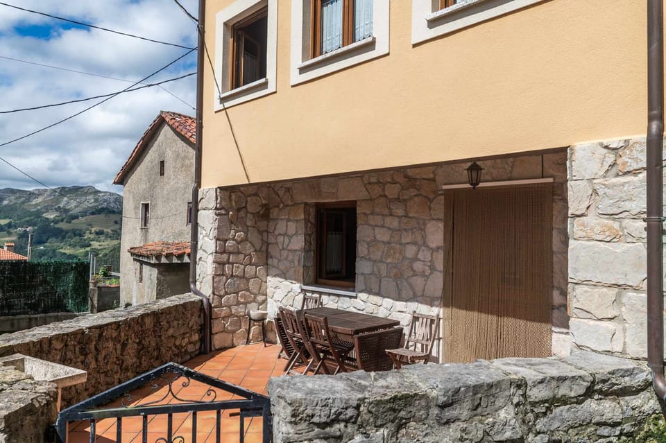 Property building,Facade/entrance,Balcony/Terrace