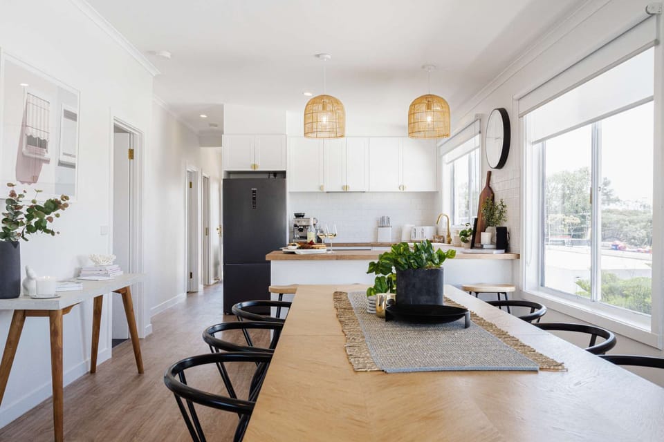 Open plan dining and kitchen area