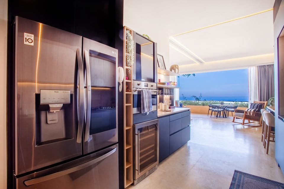 Kitchen amenities include a full-size refrigerator, stove, oven and dishwasher