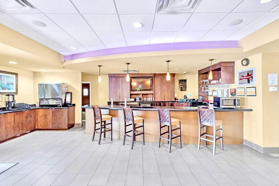 Sip And Relax At The Elegant Onsite Bar
