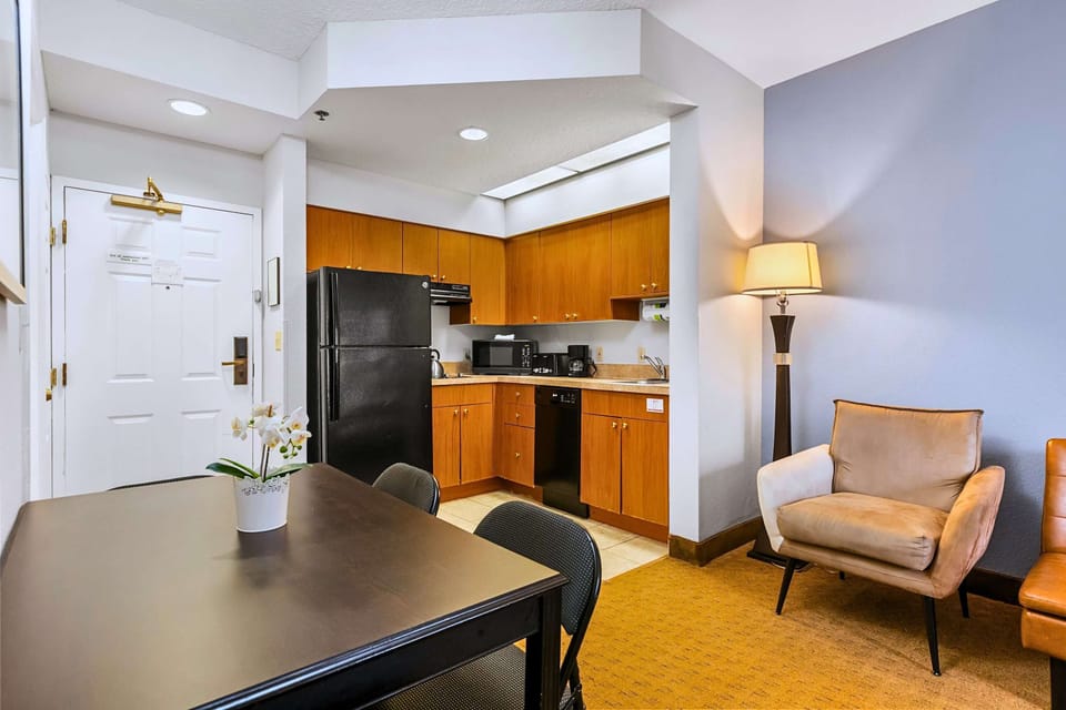 From morning coffee to couch time, kitchen, dining, and lounge all right here!