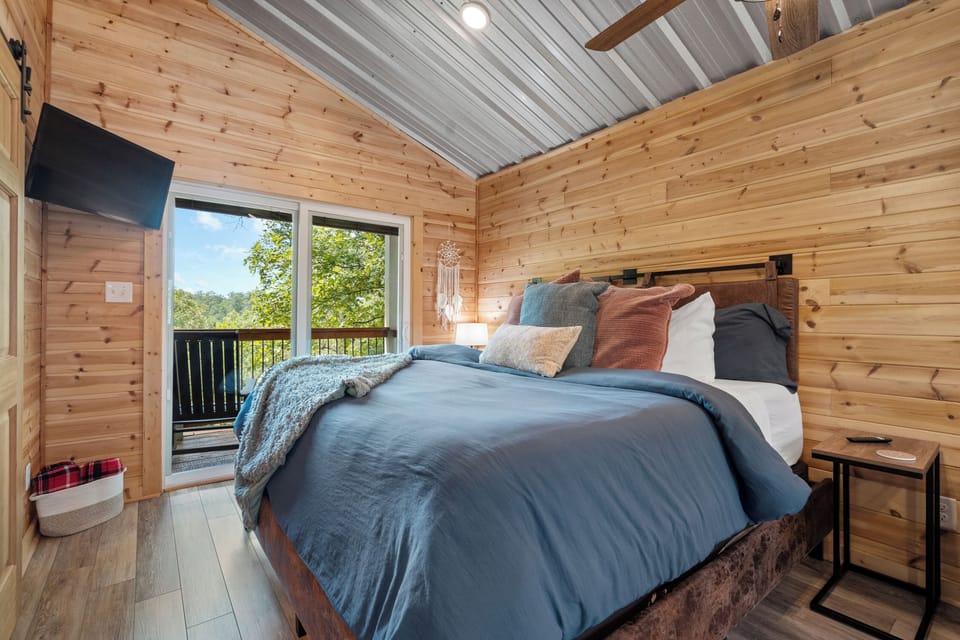 Stay COZY @ Cabin #5 at Rock Creek Cabins!