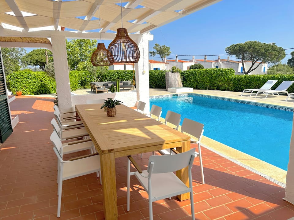 Outside dining area for 10 people