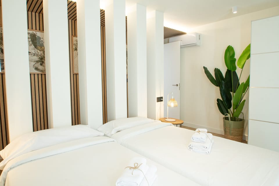 Absolute comfort in single beds dressed in fresh linen, perfect for dreaming.