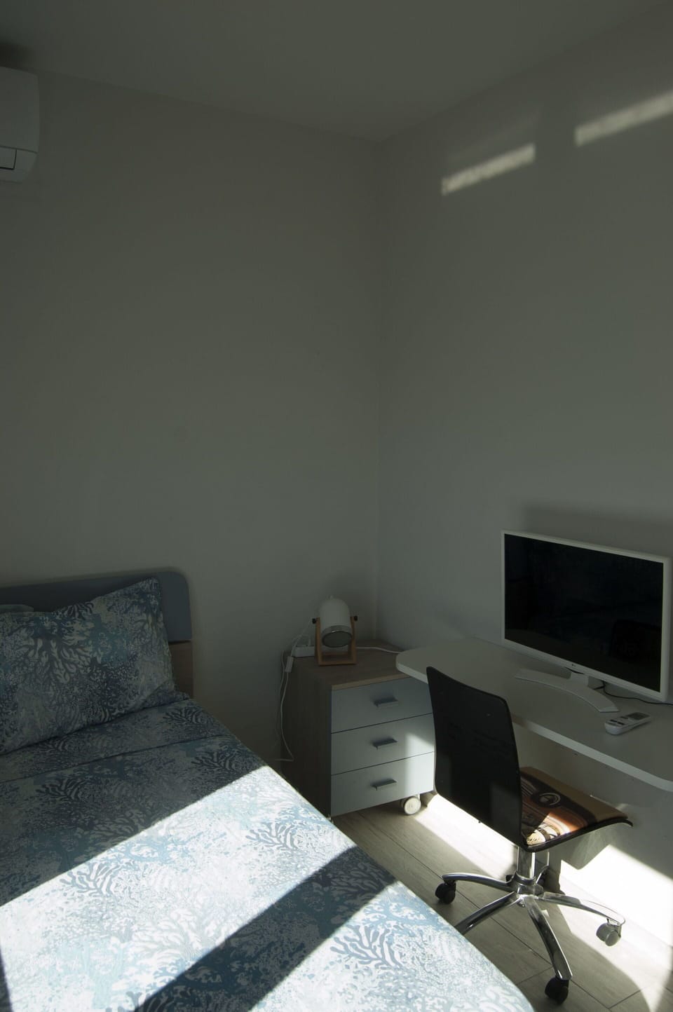 Autumn, Bedroom, Spring, Summer