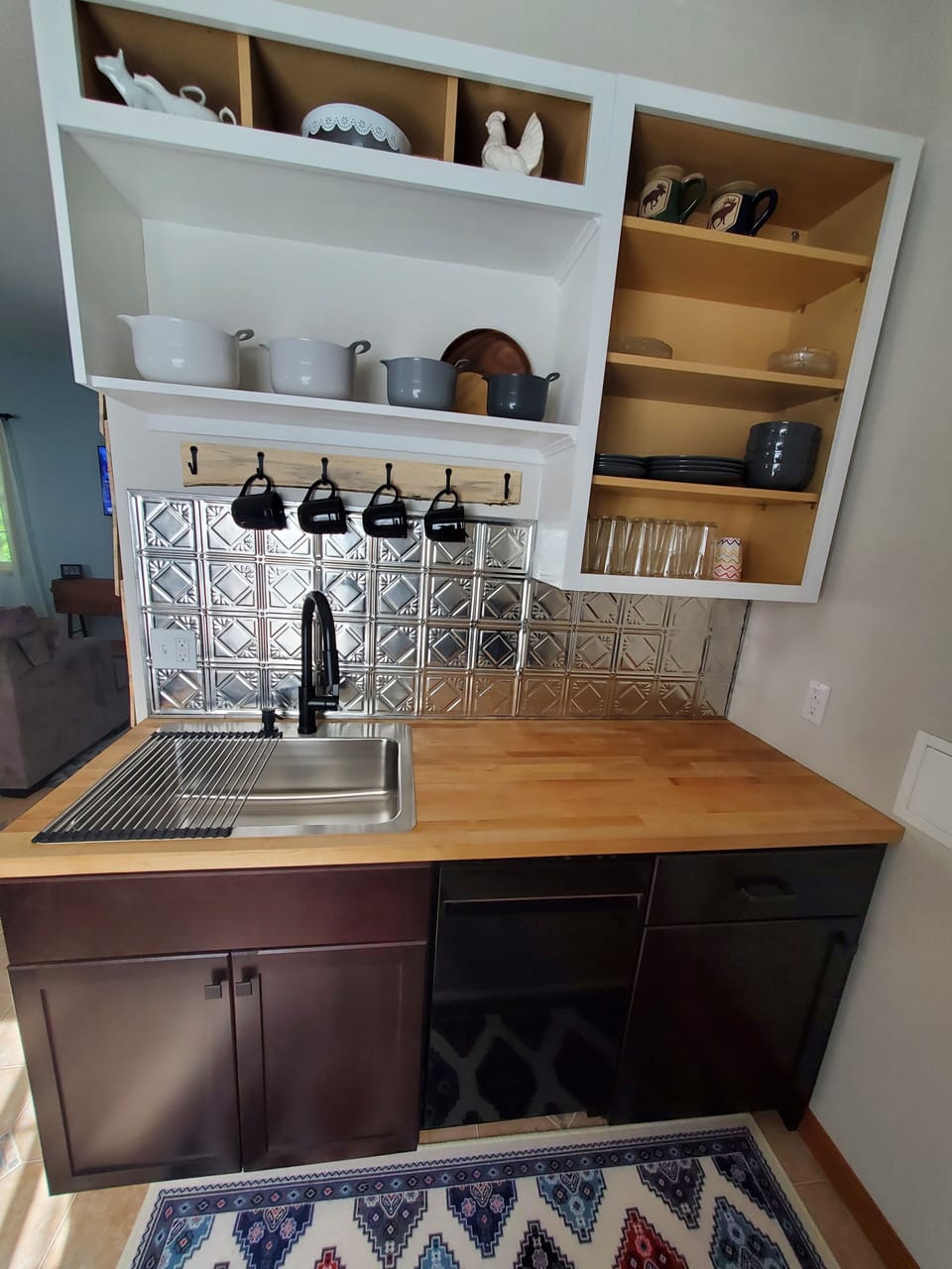 Sink area with Dishwasher