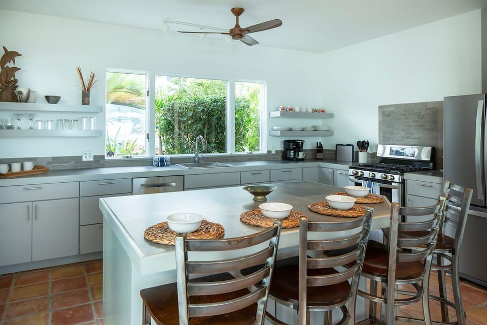 Full kitchen with fridge/freezer, oven/stove, dishwasher, and small appliances