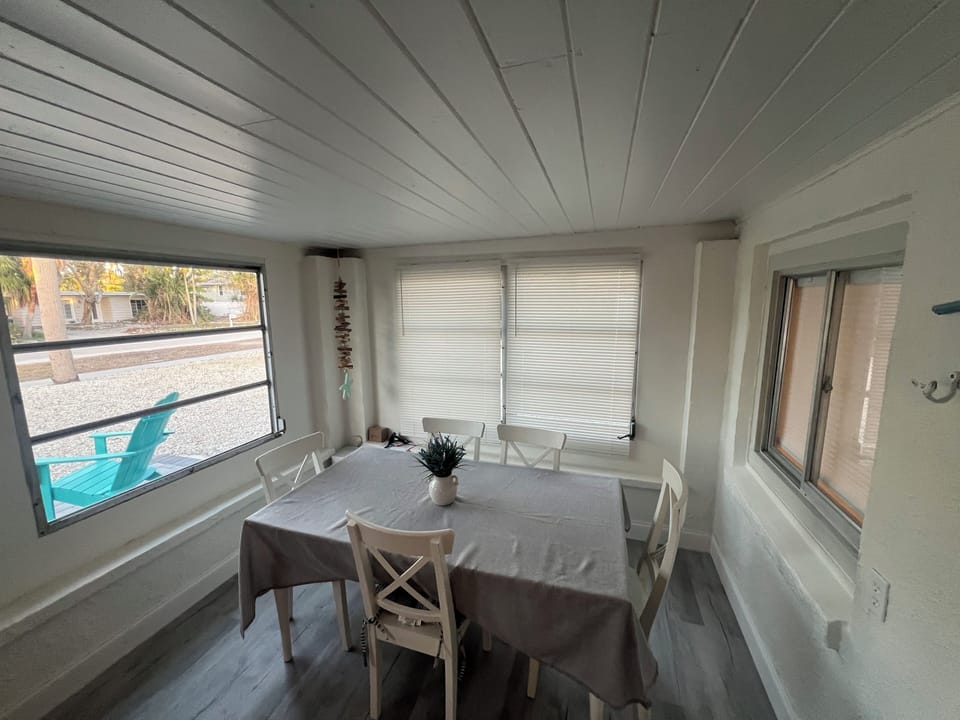 Laundry room/lanai