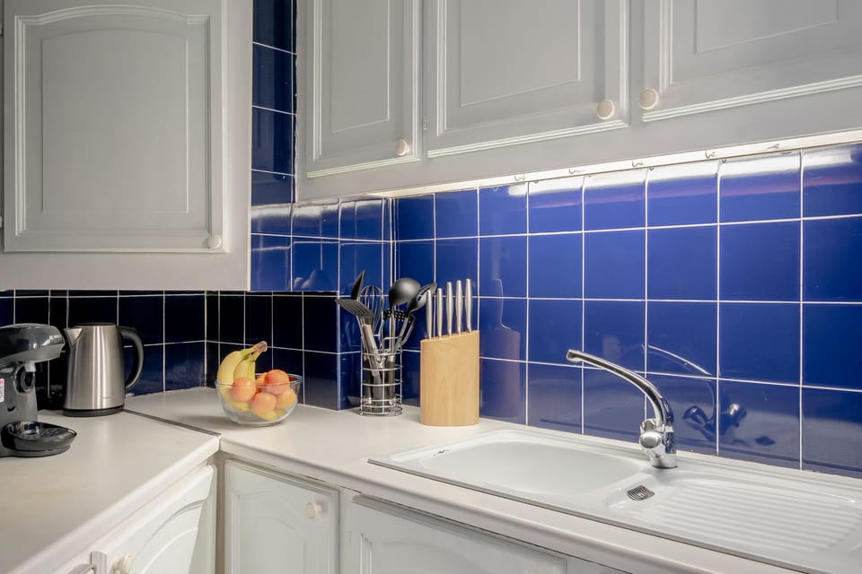 The kitchen is fully equipped to prepare a simple meal