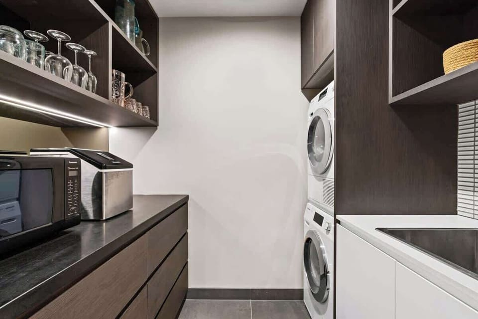 Butlers pantry with laundry facilities