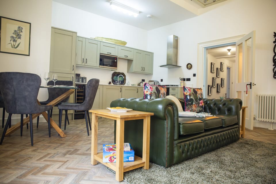 Living Room / Lounge