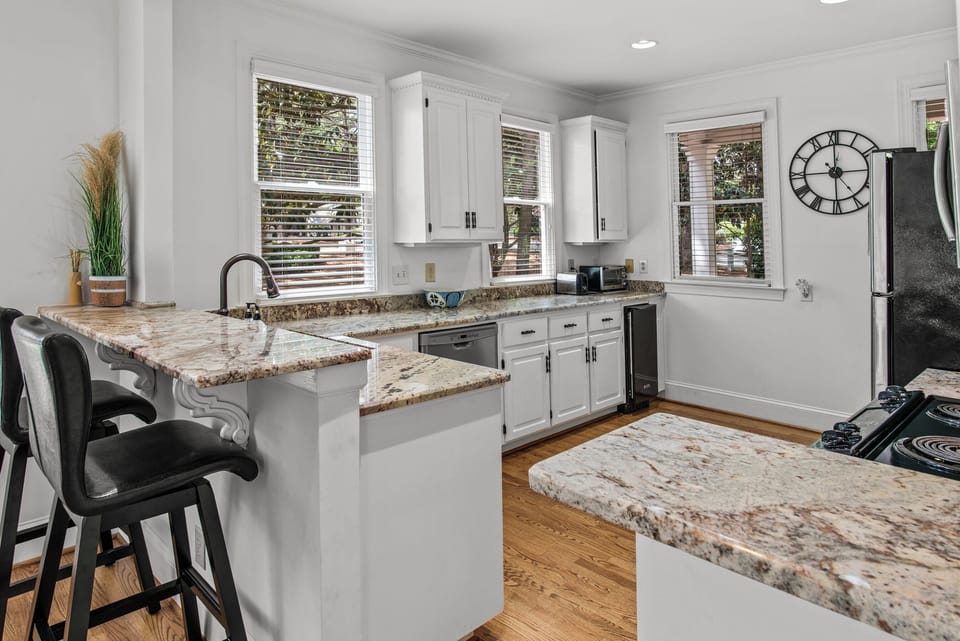 Full kitchen