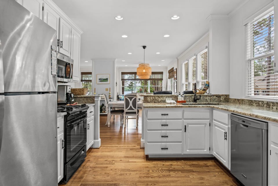 Full view of the kitchen.
