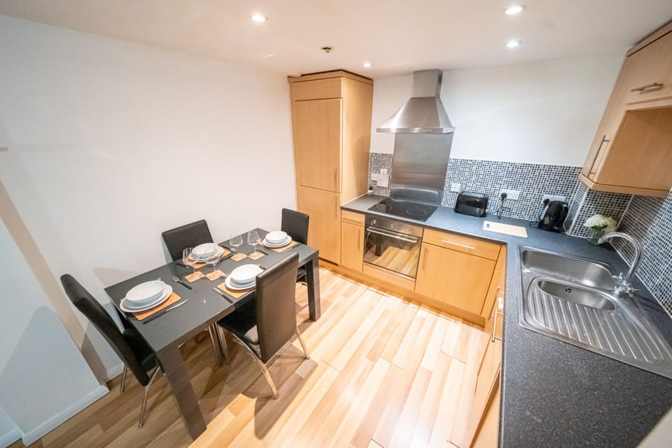 Dining / Restaurant