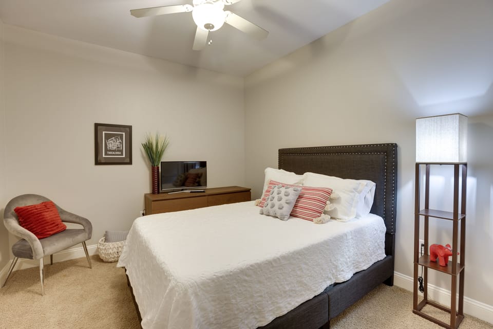 Bedroom 1 | Queen Bed | En-Suite Bathroom