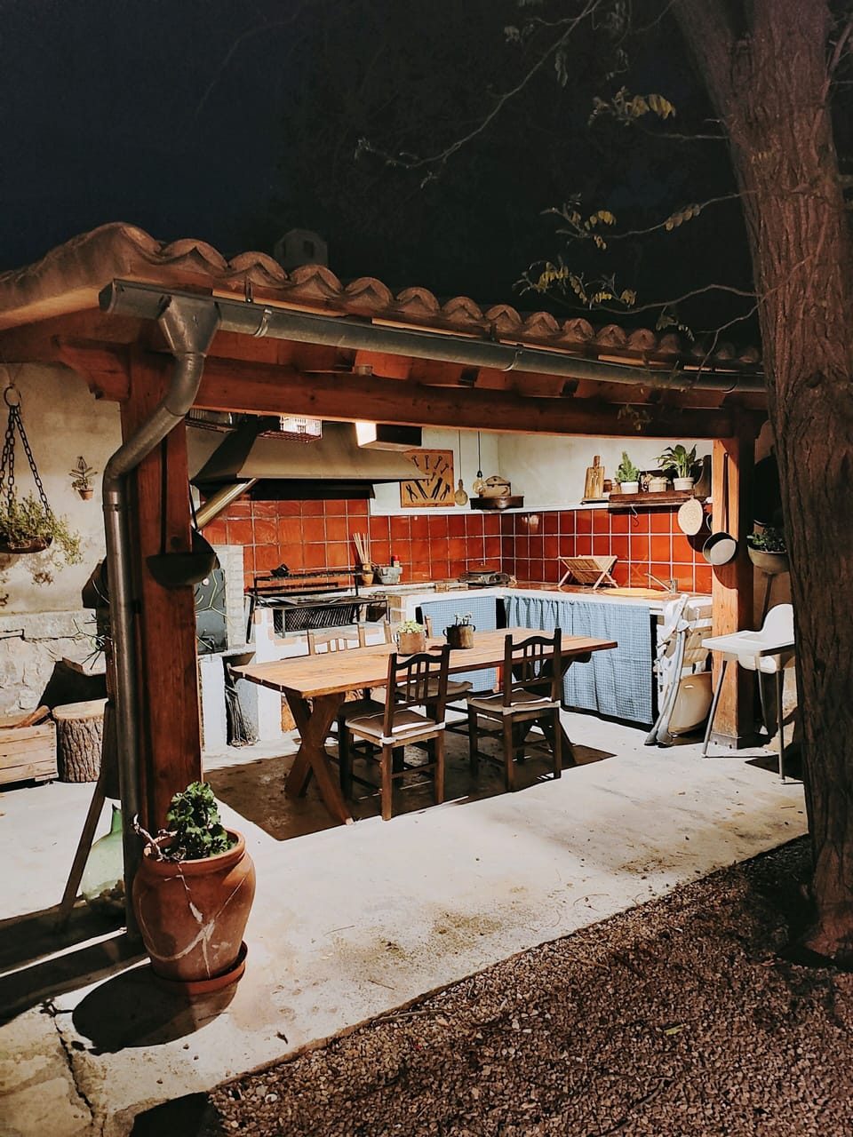 Outdoor dining