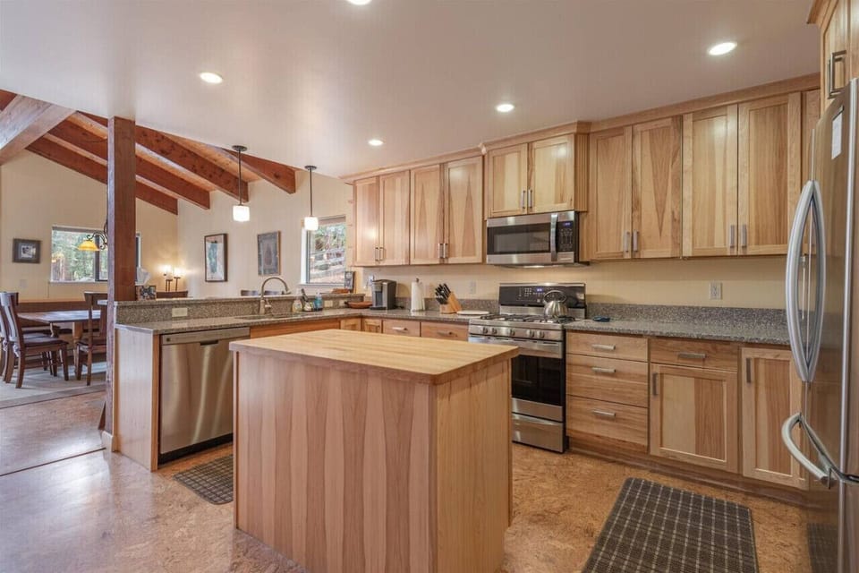 Nicely appointed kitchen