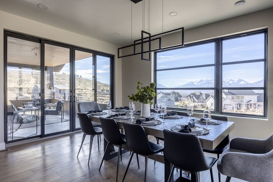 Eat a meal overlooking the beautiful Heber valley and snow-kissed mountains