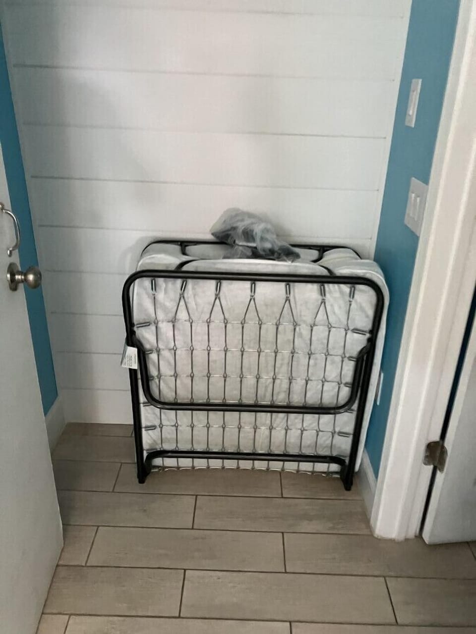 Spare twin foldable bed