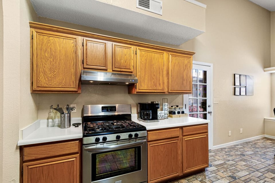 Kitchen / Stove