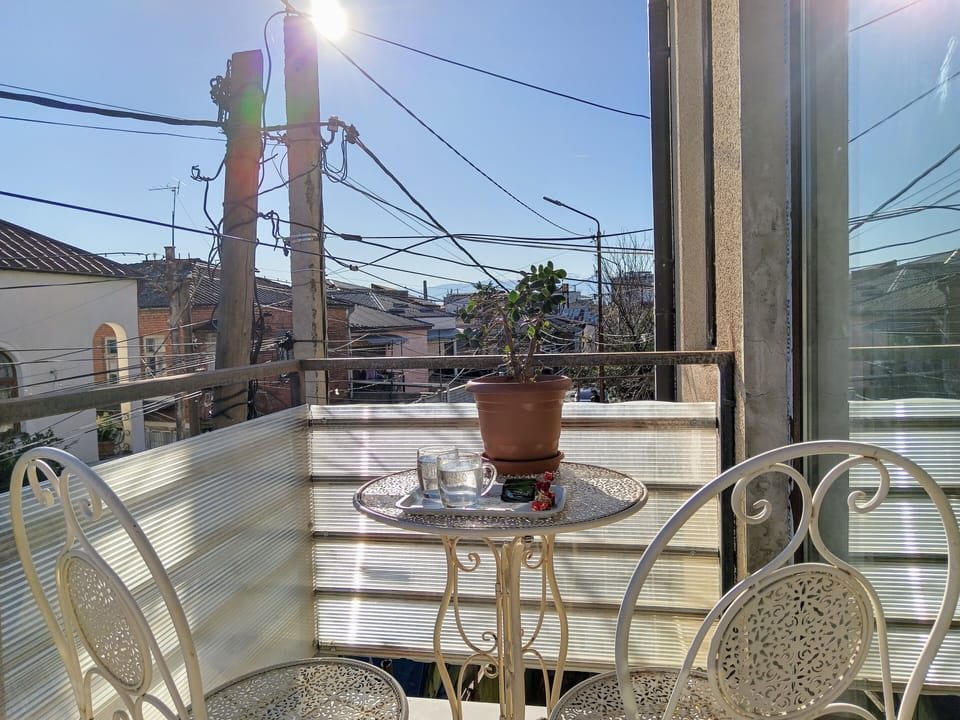 Enjoy your breakfasts overlooking beautiful views as well as the full snowy 🏞️
