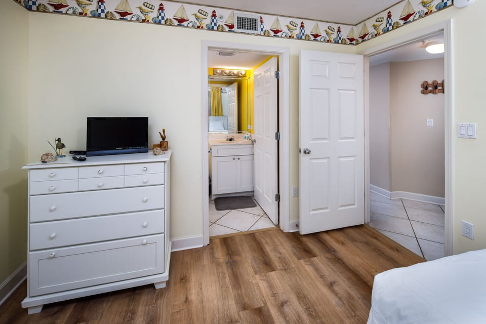 Second Guest Room - TV in the second guest room