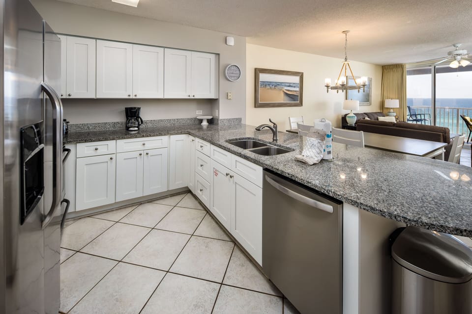 Stainless steel appliances - A dreamy, fully stocked kitchen
