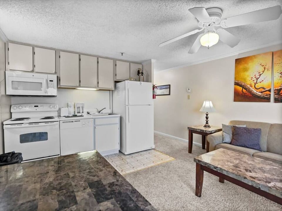 Fully equipped kitchen