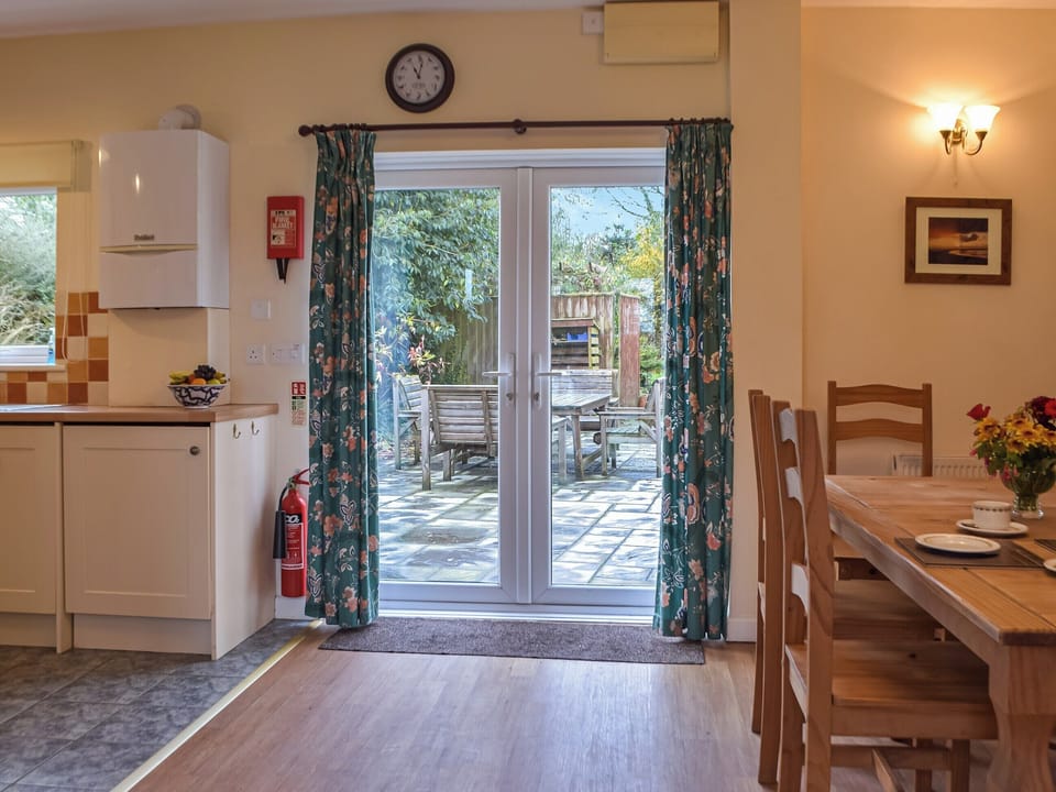 Kitchen/diner | Cowslip Cottage, Keeston