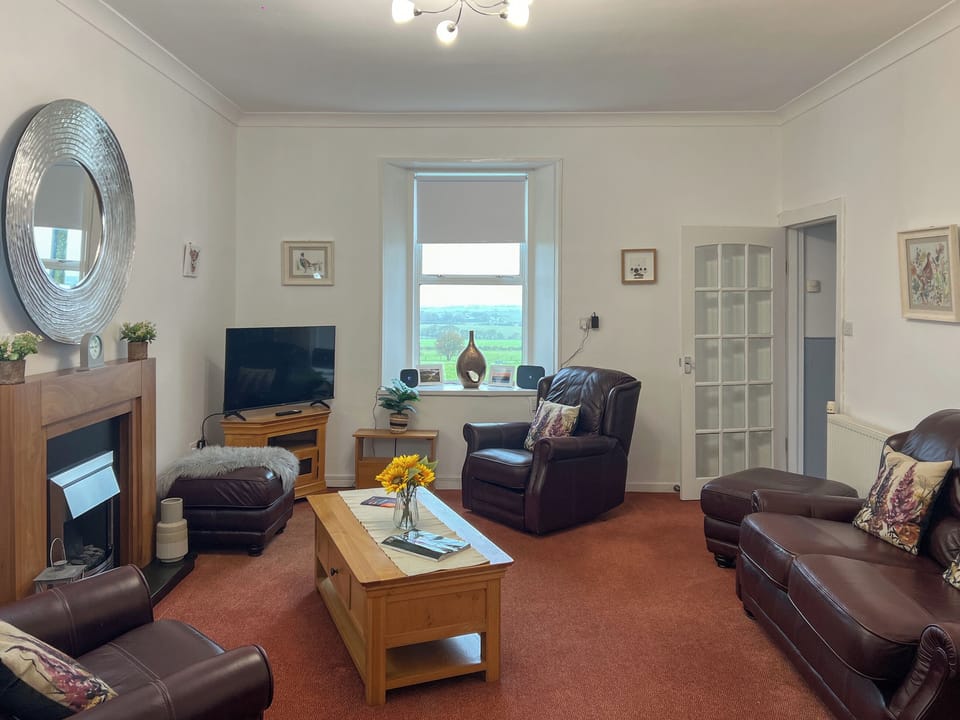 Living Room | Muirston Farmhouse - Farmhouse Holidays, Cumnock