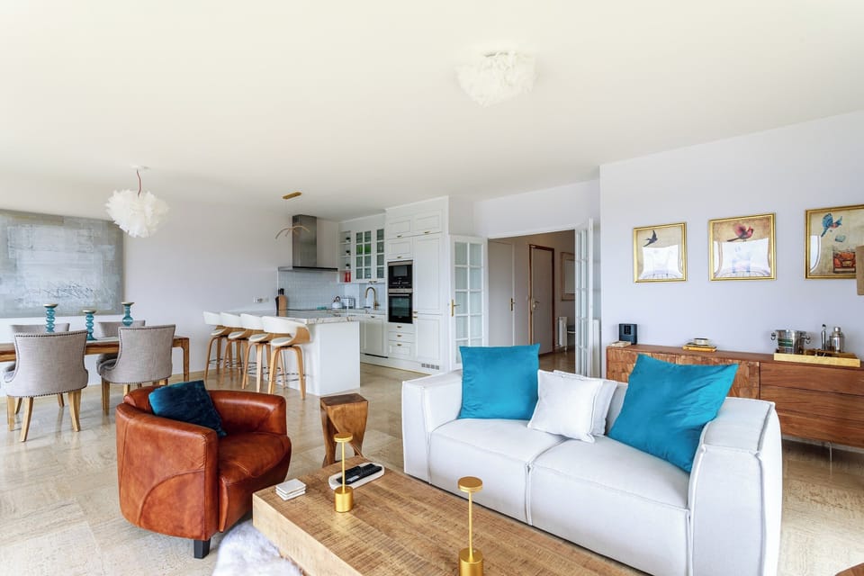 Overview of main living space