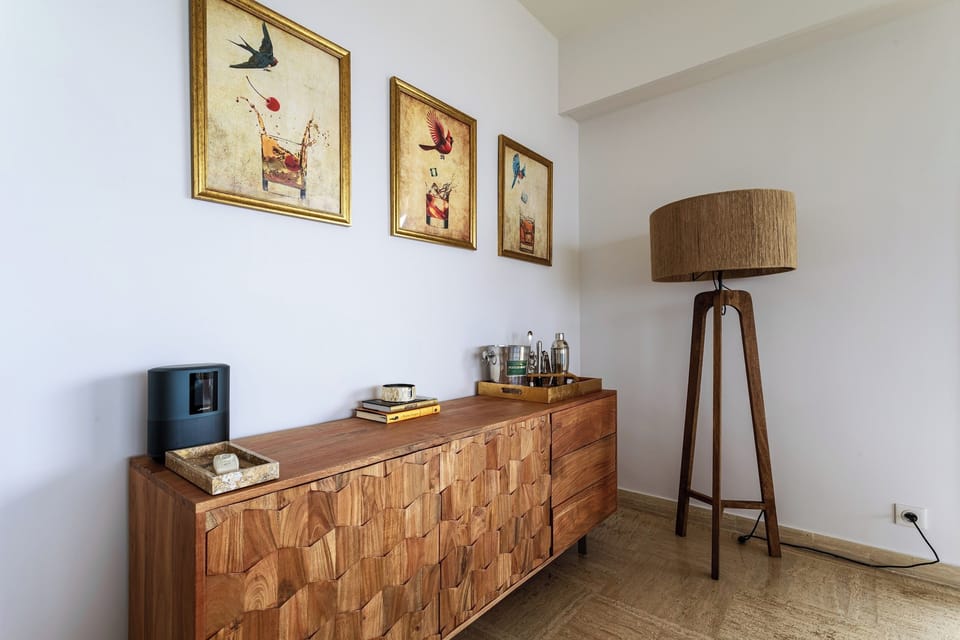 Bar area with 2nd Bose speaker, bar tools and bar glassware
