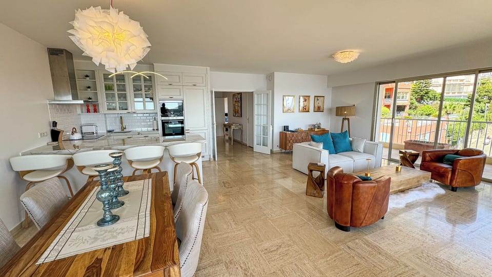Overview of main living space