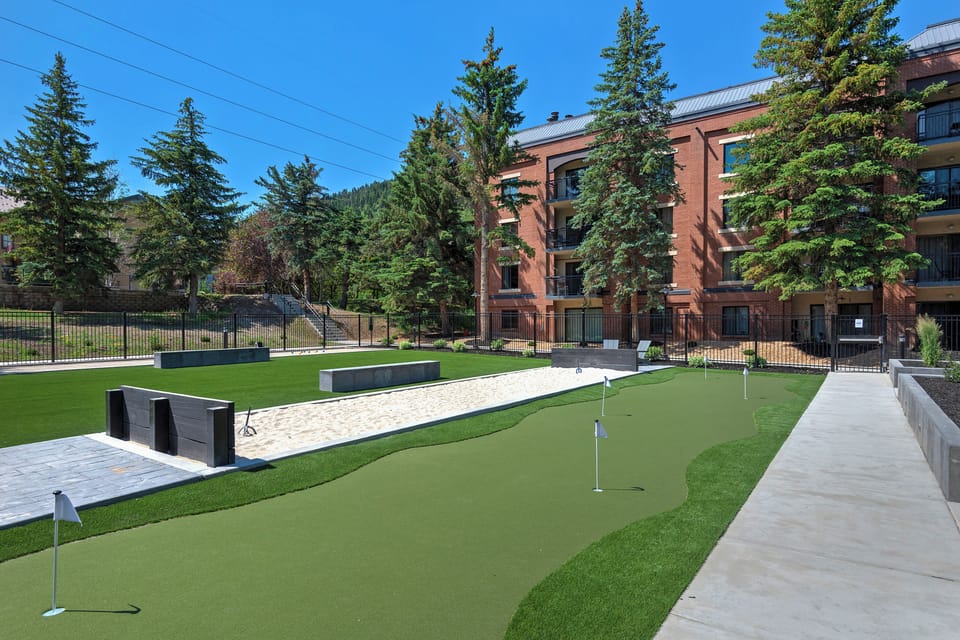 Putting Green, Horse Shoes, Bocce Ball, Games