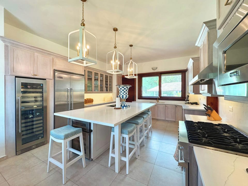 Beautiful fully equipped kitchen with gas stove, oven, wine fridge and more...
