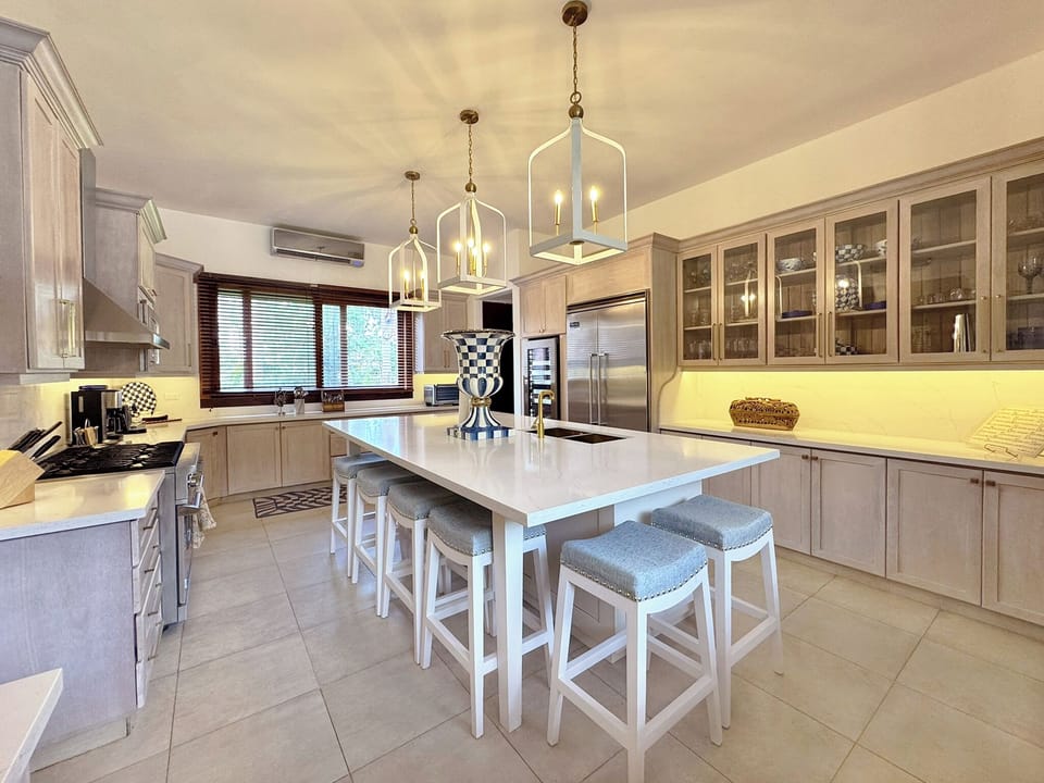 Beautiful fully equipped kitchen with gas stove, oven, wine fridge and more...